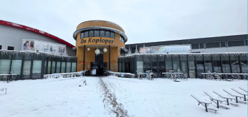 Zwembad-de-koploper-winter-sneeuw-pand-zwemmen-lelystad-flevoland