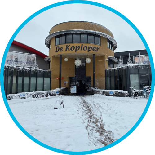 Zwembad-de-koploper-winter-sneeuw-pand-zwemmen-lelystad-flevoland