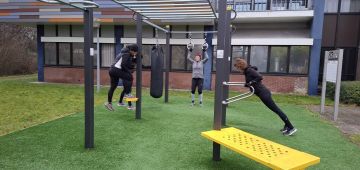 Foto Calisthenics bij beweegtuin IrisZorg