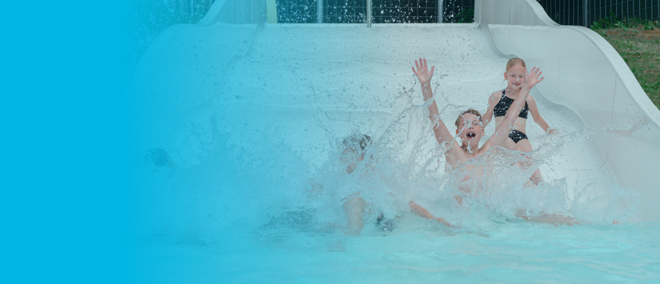 Zwembad-de-koploper-buiten-waterspeeltuin-glijbaan-spraypark-flevoland-uitje-1