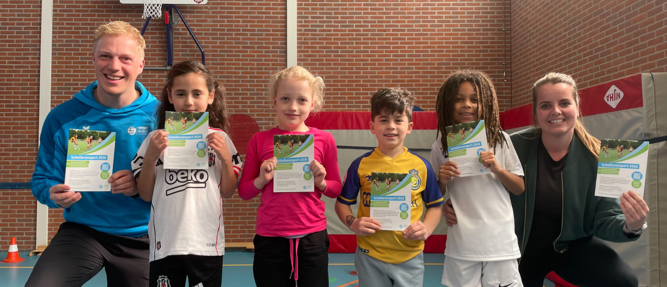 Eerste Scholierensportboekjes uitgereikt op basisschool De Sluis (1)