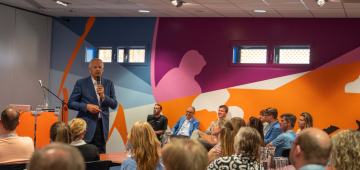 stedman-graham-inspireert-aanwezigen-over-identiteit-en-leiderschap-nieuwsfoto-1.png