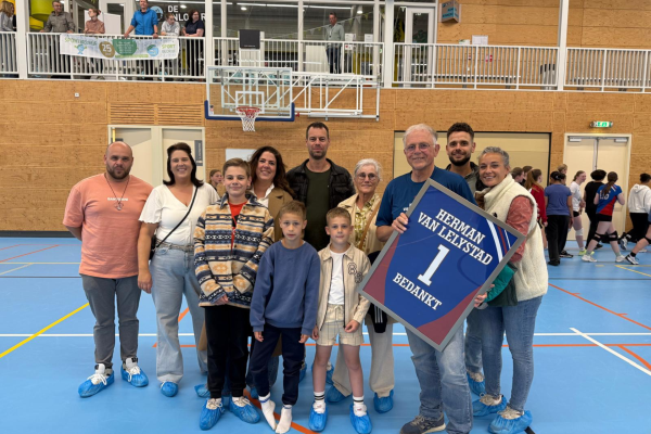 foto-2-herman-van-lelystad-neemt-afscheid-van-sportplatform-lelystad.png