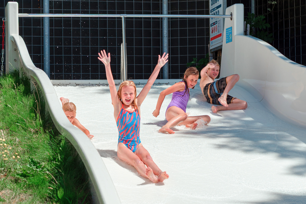 Zwembad De Koploper in Lelystad | Recreatief Zwemmen | Dagje uit | Buiten Waterglijbaan